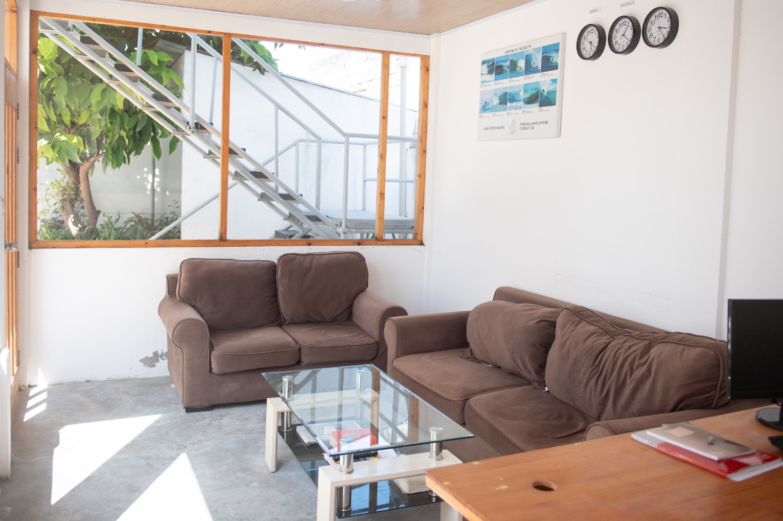 Avanti Vaadhoo guest house exterior amid tropical greenery